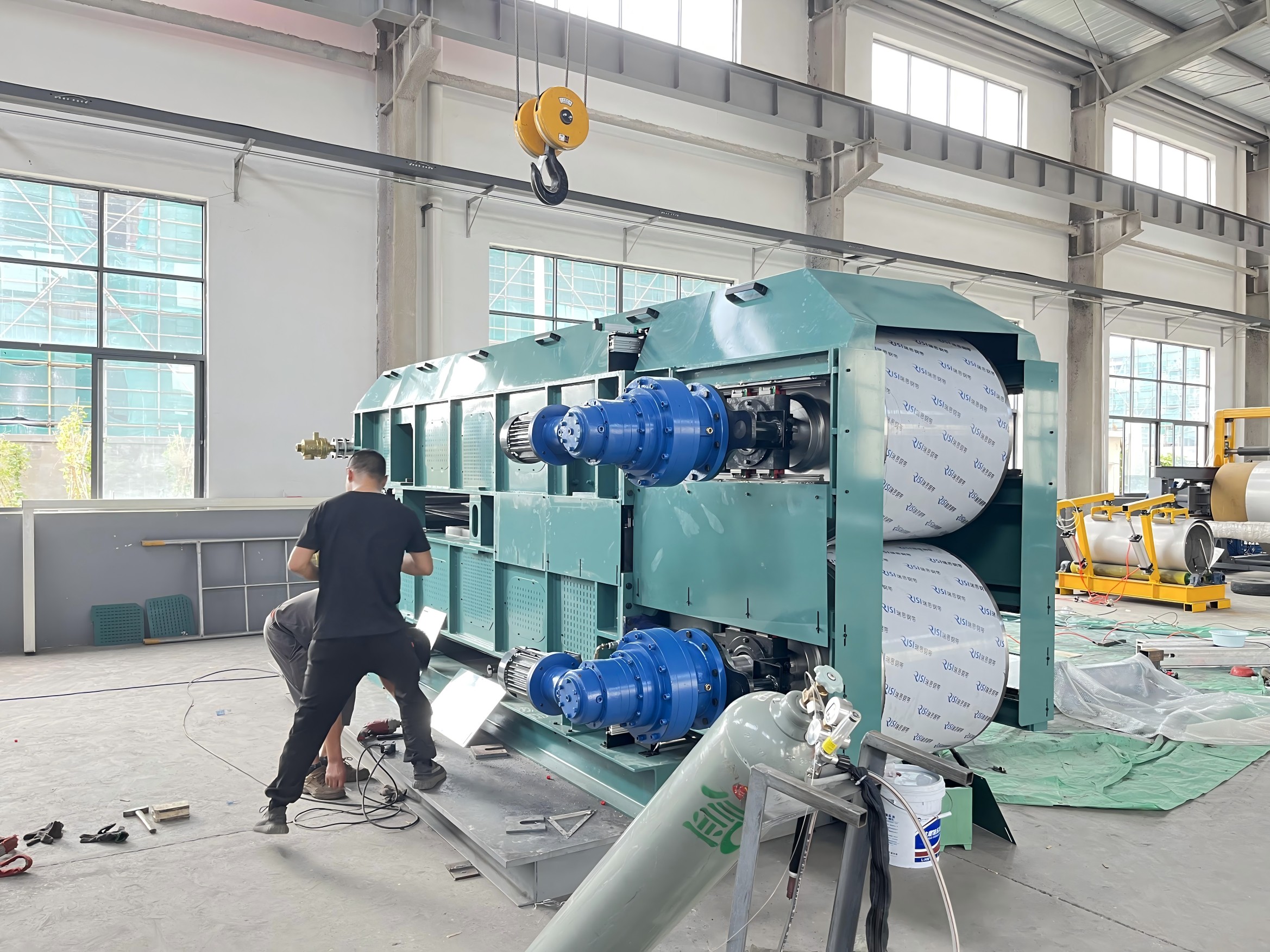 Tunnel type drying equipment